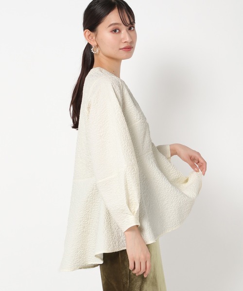 mysty woman(ミスティウーマン)の「ペプラムジャガードチュニックブラウス 976663(Tシャツ/カットソー・レディース・モカ/アイボリー/ブラック・FREE)」の8枚目の写真