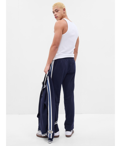 GAP（ギャップ）の「GAPロゴトラックパンツ(ユニセックス)（その他パンツ・メンズ・グリーン/ネイビー・M/L/XS/XL/S）」の3枚目の写真