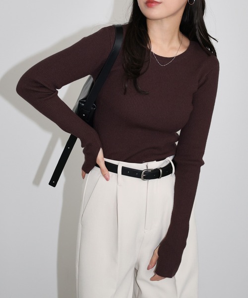 andme(アンドミー)の「【新色追加】サムホール長袖リブニットトップス(ニット/セーター・レディース・ブラウン/ブラック/ブルー系その他/オレンジ/カーキ/ホワイト×ブラック/オフホワイト/ベージュ系その他/ブラック×ホワイト/チャコールグレー/レッド/ネイビー/ブラウン系その他・L/M)」の7枚目の写真