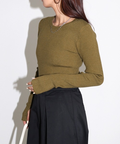 andme(アンドミー)の「【新色追加】サムホール長袖リブニットトップス(ニット/セーター・レディース・ブラウン/ブラック/ブルー系その他/オレンジ/カーキ/ホワイト×ブラック/オフホワイト/ベージュ系その他/ブラック×ホワイト/チャコールグレー/レッド/ネイビー/ブラウン系その他・L/M)」の9枚目の写真