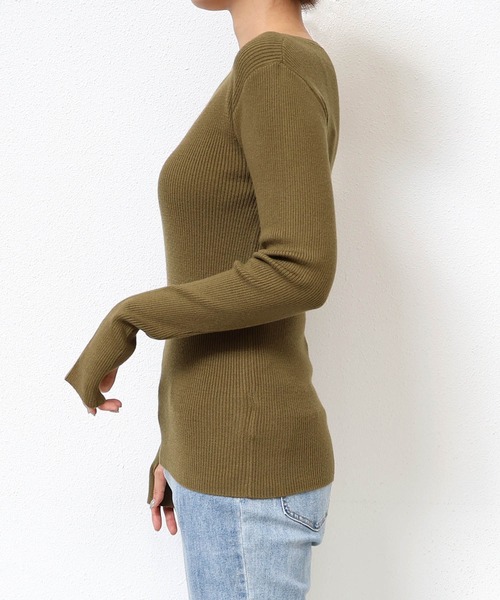 andme(アンドミー)の「【新色追加】サムホール長袖リブニットトップス(ニット/セーター・レディース・ブラウン/ブラック/ブルー系その他/オレンジ/カーキ/ホワイト×ブラック/オフホワイト/ベージュ系その他/ブラック×ホワイト/チャコールグレー/レッド/ネイビー/ブラウン系その他・L/M)」の16枚目の写真