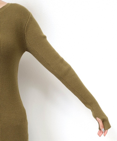 andme(アンドミー)の「【新色追加】サムホール長袖リブニットトップス(ニット/セーター・レディース・ブラウン/ブラック/ブルー系その他/オレンジ/カーキ/ホワイト×ブラック/オフホワイト/ベージュ系その他/ブラック×ホワイト/チャコールグレー/レッド/ネイビー/ブラウン系その他・L/M)」の22枚目の写真