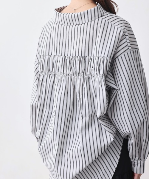 Chez toi(シェトワ)の「BACKギャザースキッパーシャツ(シャツ/ブラウス・レディース・キャメル/アイボリー/ネイビー/グレー・FREE)」の18枚目の写真