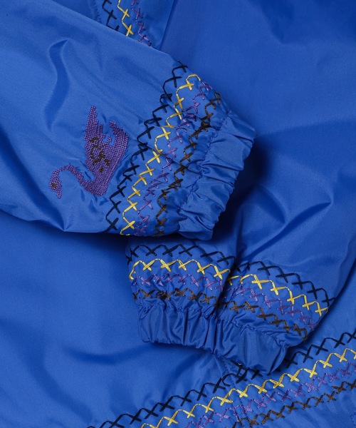 KHOKI（コッキ）の「Cross-stitch coach jacket（その他アウター・メンズ・ブルー/イエロー/ホワイト/グリーン・2/3）」の11枚目の写真