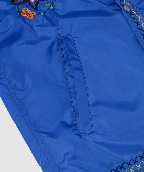 KHOKI（コッキ）の「Cross-stitch coach jacket（その他アウター・メンズ・ブルー/イエロー/ホワイト/グリーン・2/3）」の10枚目の写真