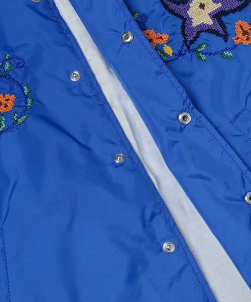 KHOKI（コッキ）の「Cross-stitch coach jacket（その他アウター・メンズ・ブルー/イエロー/ホワイト/グリーン・2/3）」の12枚目の写真