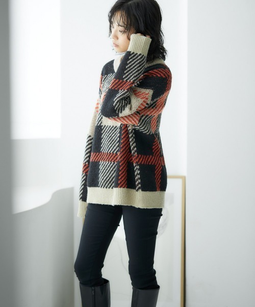 nissen(ニッセン)の「【販売終了】配色ジャガードオーバーサイズニット(ニット/セーター・レディース・ネイビー系/ブラック系/オレンジ系/サックスブルー系/ブルー系その他/グリーン系その他/オレンジ系その他・S-M/L-XL/M-L)」の11枚目の写真