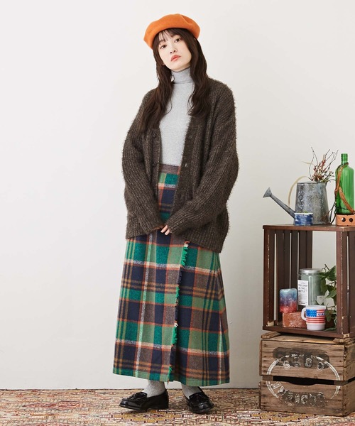 CUBE SUGAR（キューブシュガー）の「シャギーニットVネックカーディガン（カーディガン/ボレロ・レディース・レッド/チャコールグレー/パープル/イエロー・M）」の5枚目の写真