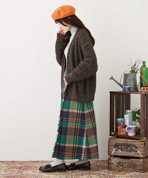 CUBE SUGAR（キューブシュガー）の「シャギーニットVネックカーディガン（カーディガン/ボレロ・レディース・レッド/チャコールグレー/パープル/イエロー・M）」の6枚目の写真