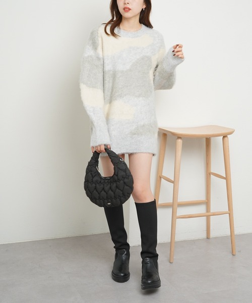 Chico(チコ)の「ハートキルティングラウンドバッグ(ショルダーバッグ・レディース・ブラック/アイボリー/グレイッシュベージュ・FREE)」の6枚目の写真