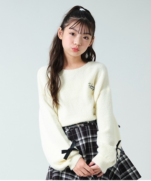 by LOVEiT（バイラビット）の「袖リボンシャギーニット（ニット/セーター・キッズ・オフホワイト/ブルー/モカ・150cm/120cm/160cm/130cm/140cm）」の2枚目の写真