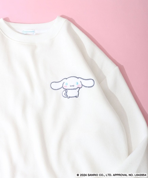 sanrio（サンリオ）の「sanrio characters サンリオキャラクターズ 裏起毛 ビッグシルエットトレーナー（スウェット・レディース・ブラック/ベージュ/ピンク系1/ピンク系2/ライトピンク/ホワイト系1/ブラック系1/ブラック系2/ブラック系3/ブルー系1/オフホワイト/カーキ/サックスブルー/クリーム/ラベンダー/オートミール/ネイビー/オレンジ/ライトグリーン/ブラック系4/ピンクベージュ/サックスブルー系1/ネイビー系1/杢グレー・F）」の2枚目の写真