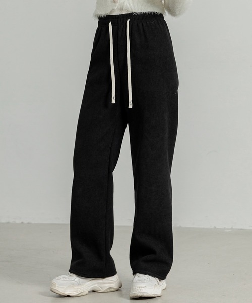 DAY CLOSET（デイ クローゼット）の「【裏起毛/大きいサイズ有/ウエストゴム調整紐付き】冬に暖かコーデュロイワイドシルエットパンツ レディース（その他パンツ・レディース・ダークネイビー/ピンク/アイボリー/ブラック/ブラウン/ダークグレー・M/S/XL/L）」の2枚目の写真