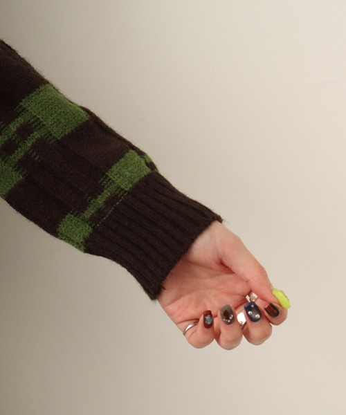 Chiaro（キアロ）の「chiaro 配色ハイネックニット（ニット/セーター・レディース・グリーン/オフホワイト/ネイビー・40）」の5枚目の写真