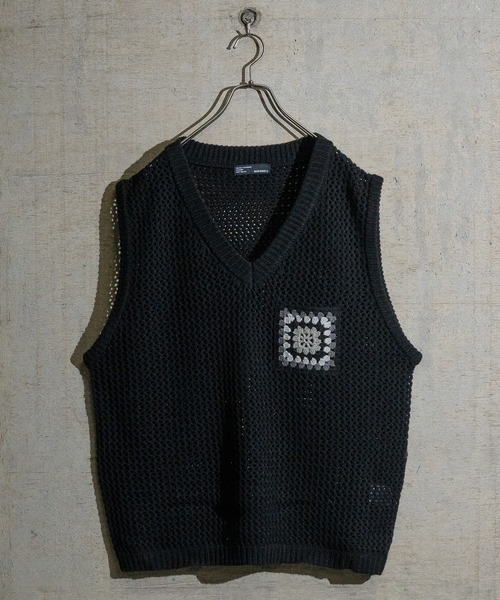 JOHN'S CLOSET（ジョンズクローゼット）の「【a】クロシェポケット オーバーサイズ メッシュベスト（ベスト・メンズ・アイボリー/ブラック/ブルー・MEDIUM/LARGE）」の14枚目の写真