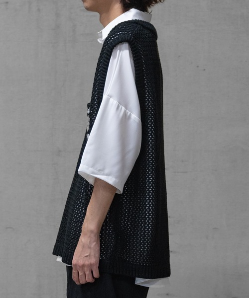 JOHN'S CLOSET（ジョンズクローゼット）の「【a】クロシェポケット オーバーサイズ メッシュベスト（ベスト・メンズ・アイボリー/ブラック/ブルー・MEDIUM/LARGE）」の22枚目の写真