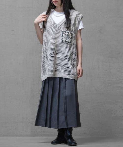 JOHN'S CLOSET（ジョンズクローゼット）の「【a】クロシェポケット オーバーサイズ メッシュベスト（ベスト・メンズ・アイボリー/ブラック/ブルー・MEDIUM/LARGE）」の7枚目の写真