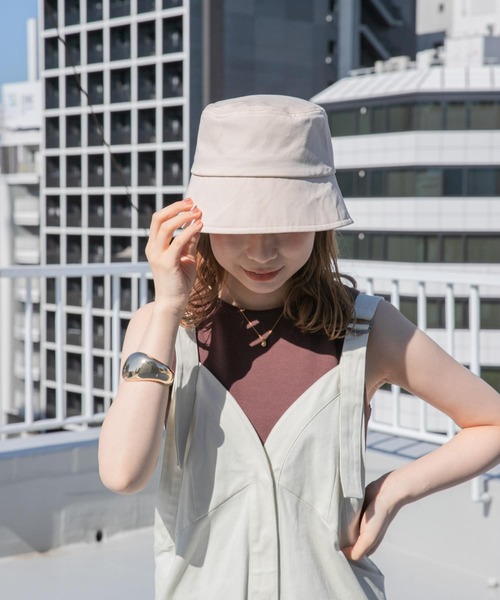 SMELLY(スメリー)の「ダウンブリムバケットハット(ハット・レディース・モカ/アイボリー/ブラック・-)」の5枚目の写真