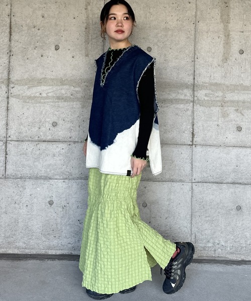 CALMIA(カルミア)の「シャーリングロングスカート/おとな(スカート・レディース・オフホワイト/ブラック/グリーン・160cm)」の7枚目の写真