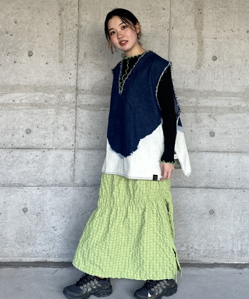 CALMIA(カルミア)の「シャーリングロングスカート/おとな(スカート・レディース・オフホワイト/ブラック/グリーン・160cm)」の6枚目の写真