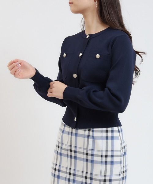 TRUDEA(トルディア)の「スポンディッシュメタルボタンカーディガン(カーディガン/ボレロ・レディース・ネイビー/アイボリー/グレイッシュベージュ/サックスブルー・MEDIUM/LARGE)」の3枚目の写真