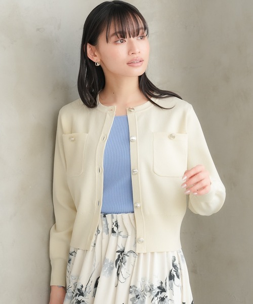 TRUDEA(トルディア)の「スポンディッシュメタルボタンカーディガン(カーディガン/ボレロ・レディース・ネイビー/アイボリー/グレイッシュベージュ/サックスブルー・MEDIUM/LARGE)」の6枚目の写真