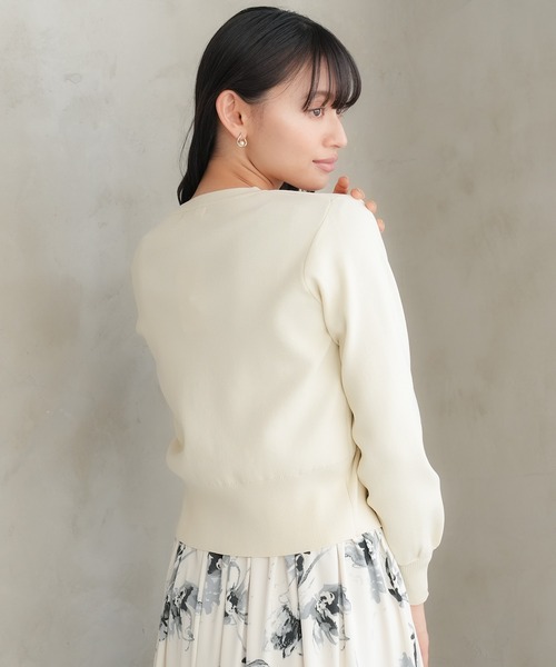 TRUDEA(トルディア)の「スポンディッシュメタルボタンカーディガン(カーディガン/ボレロ・レディース・ネイビー/アイボリー/グレイッシュベージュ/サックスブルー・MEDIUM/LARGE)」の5枚目の写真