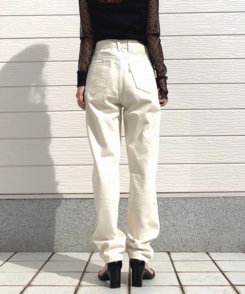 Q（キュー）の「テーパードデニム（デニムパンツ・レディース・アイボリー・MEDIUM/SMALL）」の4枚目の写真