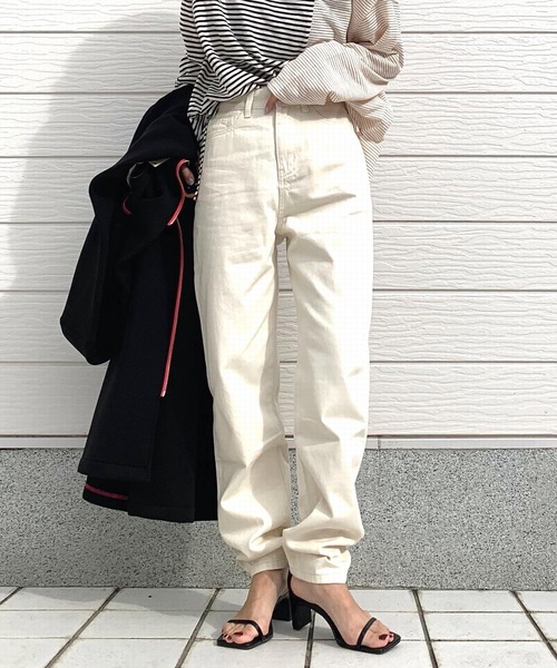 Q（キュー）の「テーパードデニム（デニムパンツ・レディース・アイボリー・MEDIUM/SMALL）」の5枚目の写真