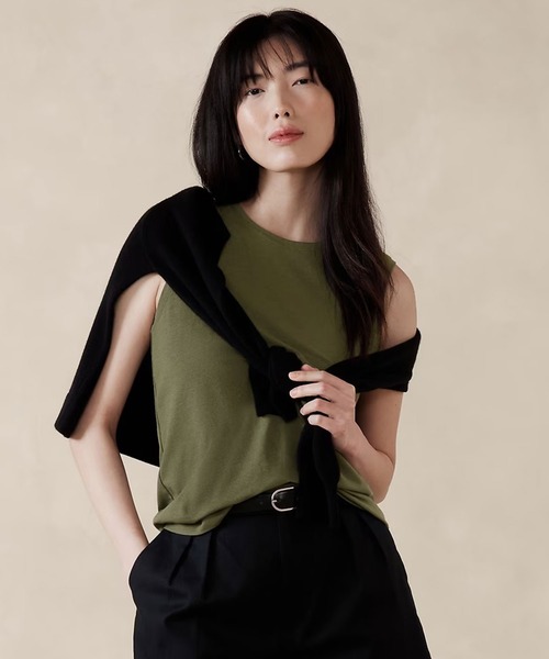 BANANA REPUBLIC FACTORY STORE(バナナリパブリック ファクトリーストア)の「BANANA REPUBLIC FACTORY STORE タイムレスタンクトップ(Tシャツ/カットソー・レディース・イエロー/ブラック/ライトブルー/ホワイト/ラベンダー/カーキ・S/M/L/XS)」の3枚目の写真
