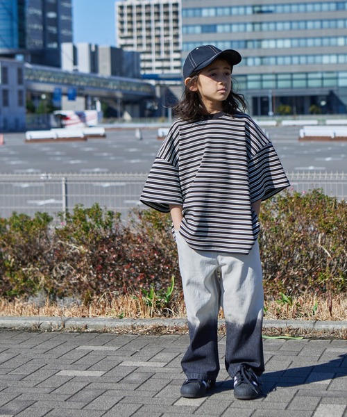 PAIRMANON STREET（ペアマノンストリート）の「【PAIRMANON STREET】グラデーション ブリーチ ワイド ストレート デニム パンツ（デニムパンツ・キッズ・インディゴブルー/ブラック・160/140/90/150/120/100/110/130）」の4枚目の写真