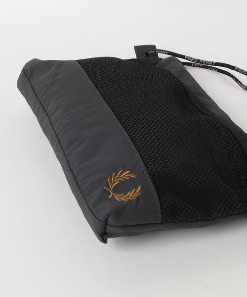 FRED PERRY（フレッドペリー）の「Crinkle Nylon Mesh Sacoche