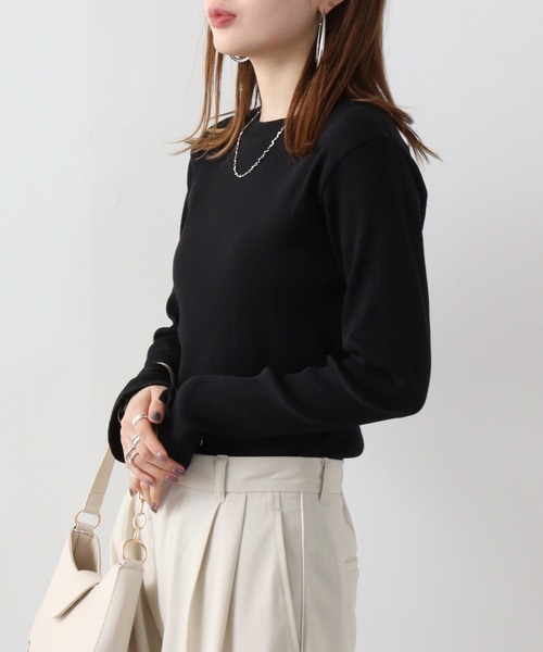 atONE(アットワン)の「atONE 袖スリットプルオーバー(Tシャツ/カットソー・レディース・キャメル/ブラック/グレイッシュベージュ・3L/4L/L/LL/M)」の7枚目の写真