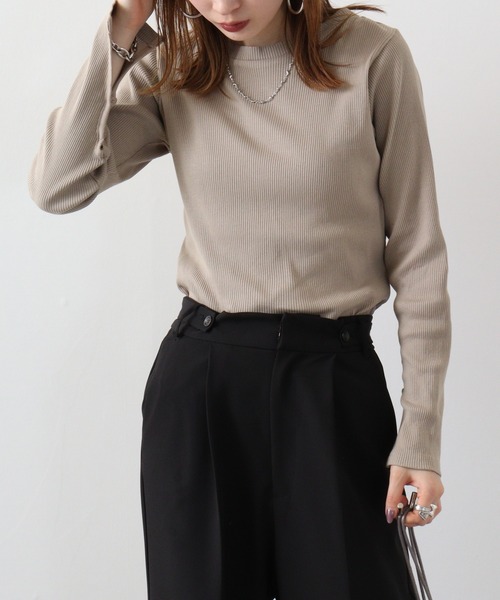 atONE(アットワン)の「atONE 袖スリットプルオーバー(Tシャツ/カットソー・レディース・キャメル/ブラック/グレイッシュベージュ・3L/4L/L/LL/M)」の12枚目の写真