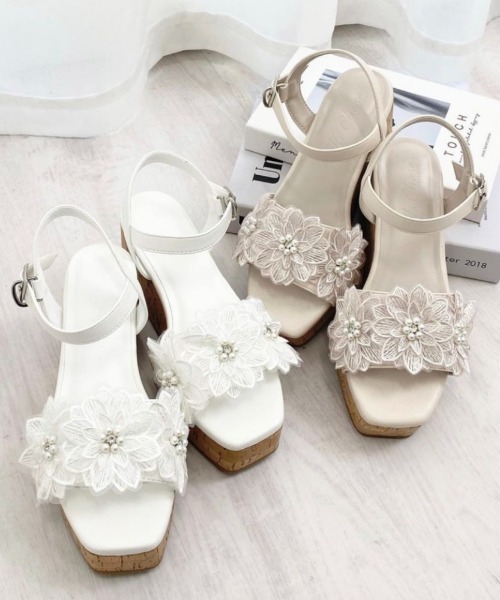 INGNI(イング)の「フラワーモチーフウェッジサンダル(サンダル・レディース・ピンクベージュ/オフホワイト・M/L)」の7枚目の写真