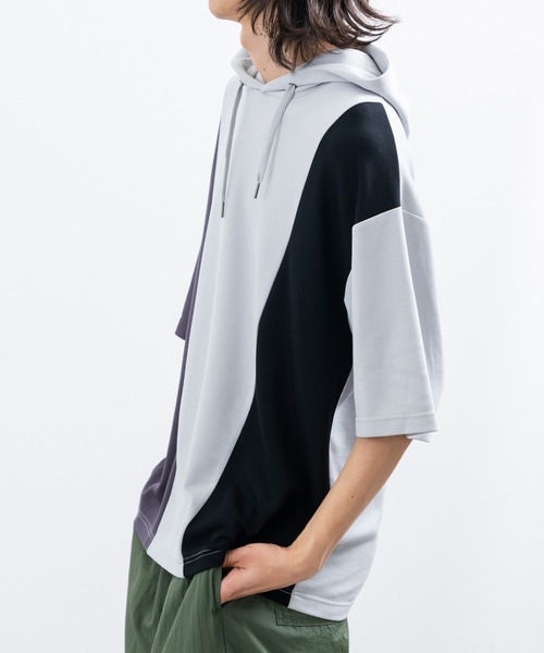 JUNRED(ジュンレッド)の「【 冷感、サステナブル、イージーケア】j.n.r.d / エアーシルケットカラーブロッキングプルパーカー(パーカー・メンズ・ホワイト/ライトグリーン/チャコールグレー・M/L/LL)」の13枚目の写真