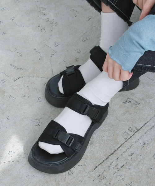 Crisp（クリスプ）の「厚底スポーツサンダル（サンダル・レディース・ブラック・36inch/37inch）」の2枚目の写真