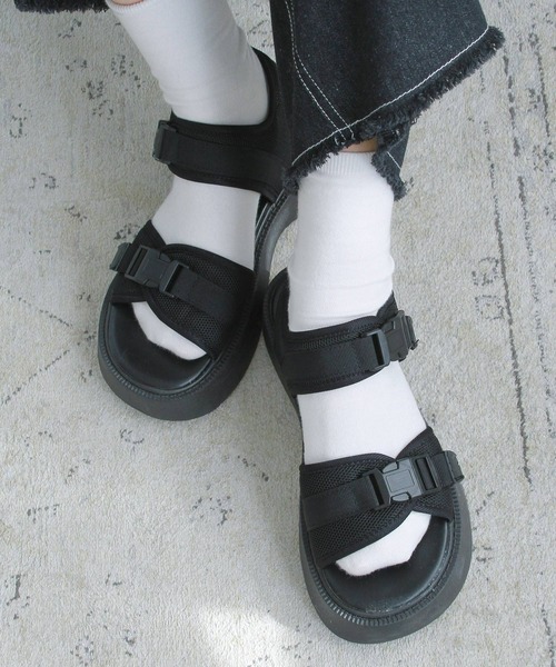 Crisp（クリスプ）の「厚底スポーツサンダル（サンダル・レディース・ブラック・36inch/37inch）」の3枚目の写真