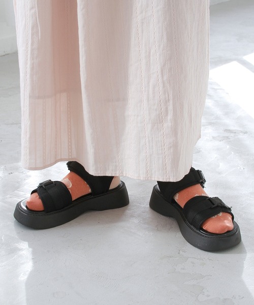 Crisp（クリスプ）の「厚底スポーツサンダル（サンダル・レディース・ブラック・36inch/37inch）」の9枚目の写真