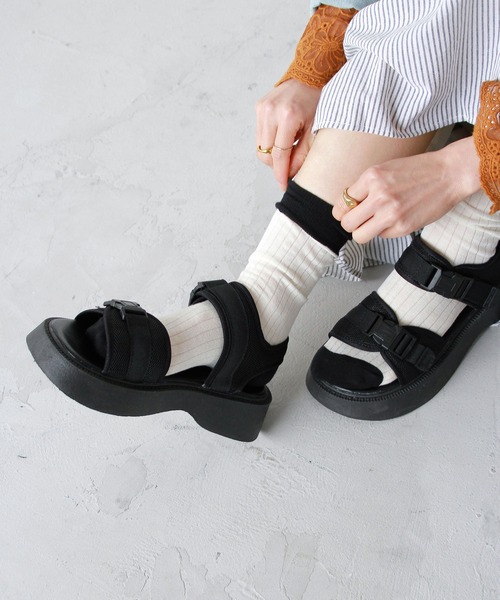 Crisp（クリスプ）の「厚底スポーツサンダル（サンダル・レディース・ブラック・36inch/37inch）」の15枚目の写真