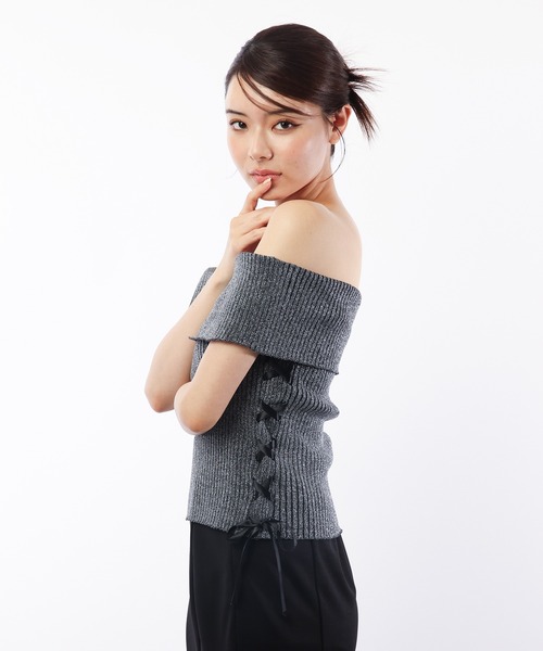 SPIRALGIRL(スパイラルガール)の「レースアップサテンリボンバレエコアオフショルラメニット(ニット/セーター・レディース・グレー/ブラック/ピンク・FREE)」の7枚目の写真