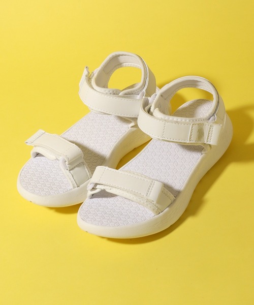 U.S. POLO ASSN.（ユーエスポロアッスン）の「【U.S. POLO ASSN./ユーエスポロアッスン】軽量 ワンポイント スポーツサンダル（サンダル・レディース・ホワイト/ブラック/ベージュ・24.0cm/23.0cm/22.0cm/23.5cm/24.5cm/25.0cm）」の5枚目の写真