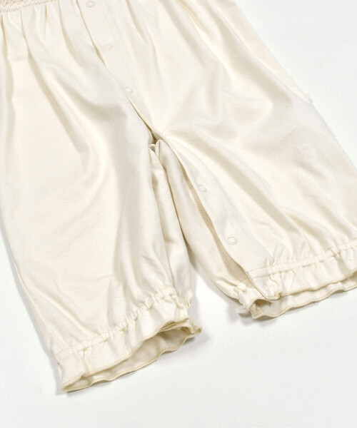 Tartine et Chocolat（タルティーヌエショコラ）の「レース襟付きスモッキング刺しゅう2Wayオールベビー(50~75cm)（ロンパース・キッズ・イエロー/オフホワイト/ピンク・FREE）」の4枚目の写真