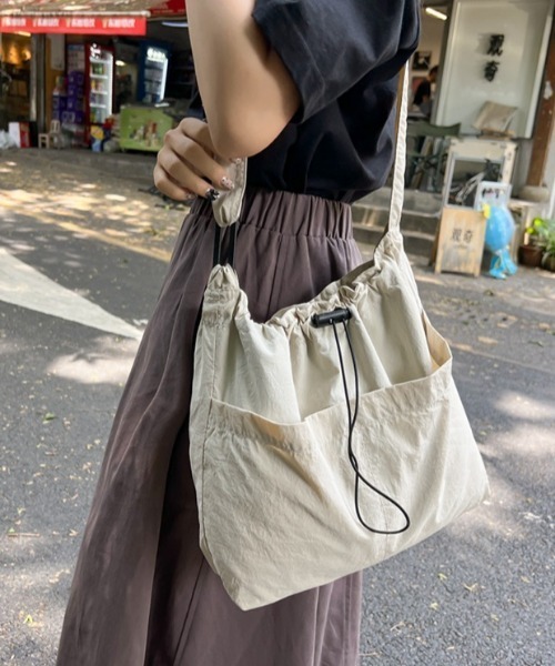 MGV(エムジーヴィー)の「ドローコードショルダーバッグ(ショルダーバッグ・メンズ・カーキ/ブラック/グリーン/アイボリー・FREE)」の5枚目の写真