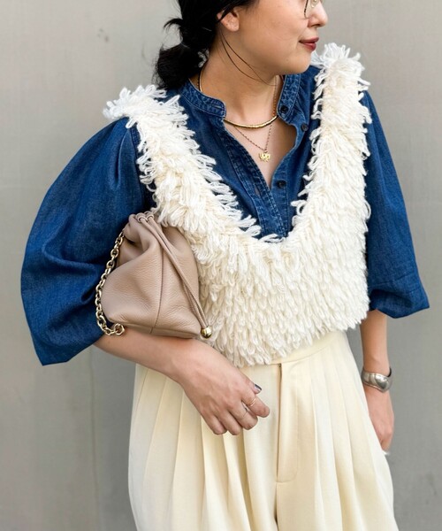 Laraaji(ララージ)の「ループ編みビスチェ(ベスト・レディース・オフホワイト/チャコールグレー・38)」の1枚目の写真