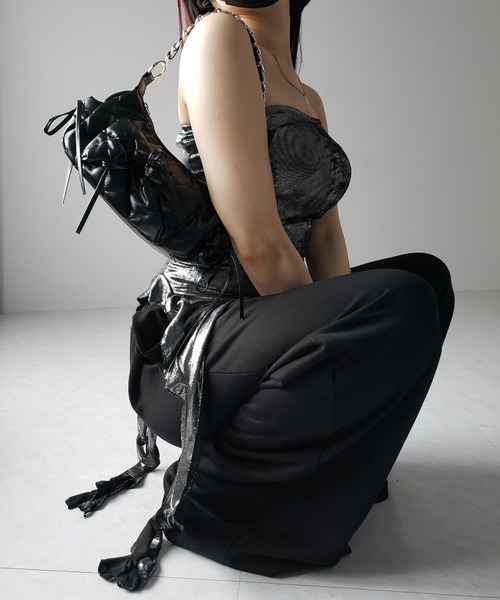 me+em select(ミームセレクト)の「※※【 2color 】アシンメトリーフリルメタリックベアトップス / asymmetry frill metallic bare tops(その他トップス・レディース・シルバー/ブラック・FREE)」の5枚目の写真