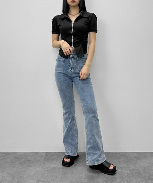 LVEU.(ラブユ.)の「【LVEU.】ダブルジップシャーリングトップス / トップス カットソー ダブルジップ ファスナー 襟付き シャーリング クロップド ショート ブラック グレー(Tシャツ/カットソー・レディース・グレー/ブラック・FREE)」の3枚目の写真