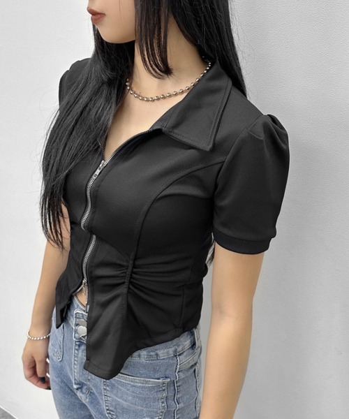 LVEU.(ラブユ.)の「【LVEU.】ダブルジップシャーリングトップス / トップス カットソー ダブルジップ ファスナー 襟付き シャーリング クロップド ショート ブラック グレー(Tシャツ/カットソー・レディース・グレー/ブラック・FREE)」の10枚目の写真