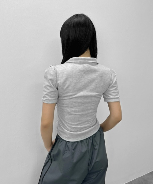 LVEU.(ラブユ.)の「【LVEU.】ダブルジップシャーリングトップス / トップス カットソー ダブルジップ ファスナー 襟付き シャーリング クロップド ショート ブラック グレー(Tシャツ/カットソー・レディース・グレー/ブラック・FREE)」の16枚目の写真