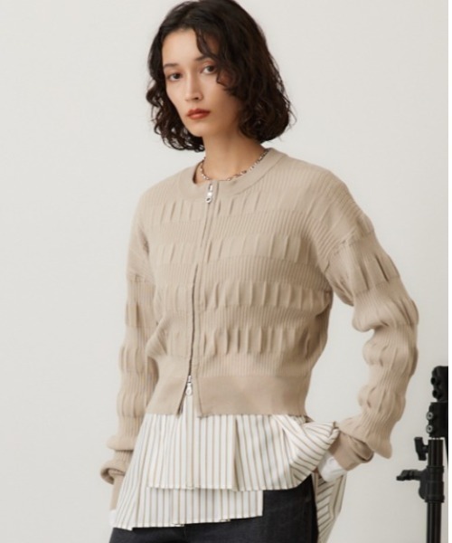 crie conforto(クリーコンフォルト)の「スモッキングリブカーデ(カーディガン/ボレロ・レディース・ベージュ/バーガンディー/ブラック/チャコールグレー・FREE)」の2枚目の写真